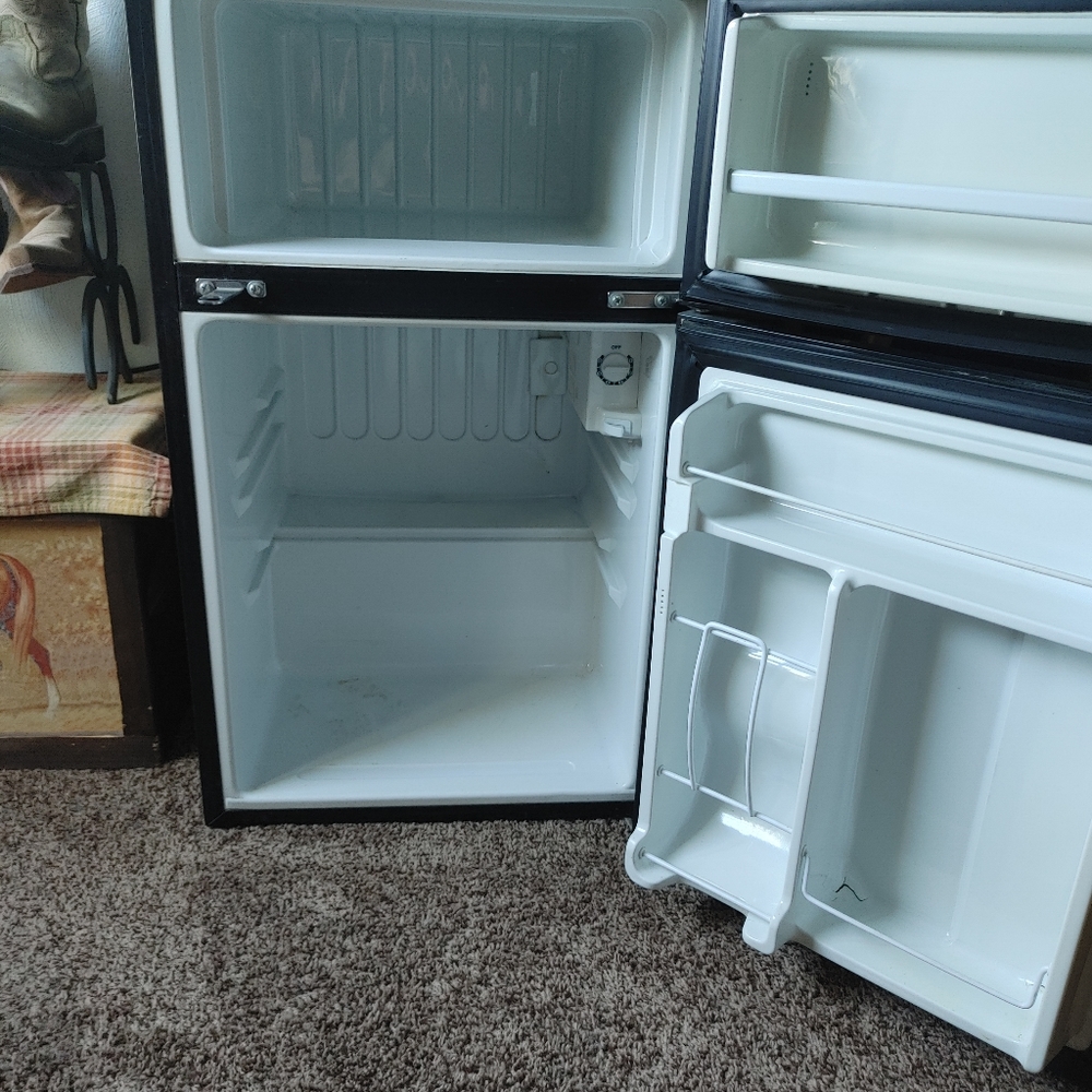 Mini fridge/feezee. - Picture 2 of 4